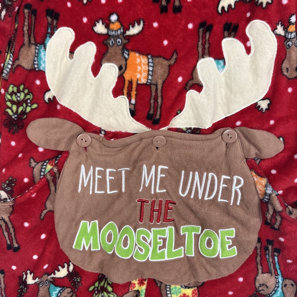 Secret Treasures Women's One Piece Zip Up Pjs Fuzzy Christmas Moose Small - Picture 3 of 7
